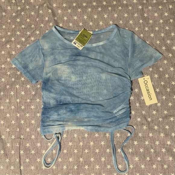 gorgeous top with sky design - Picture 2 of 2